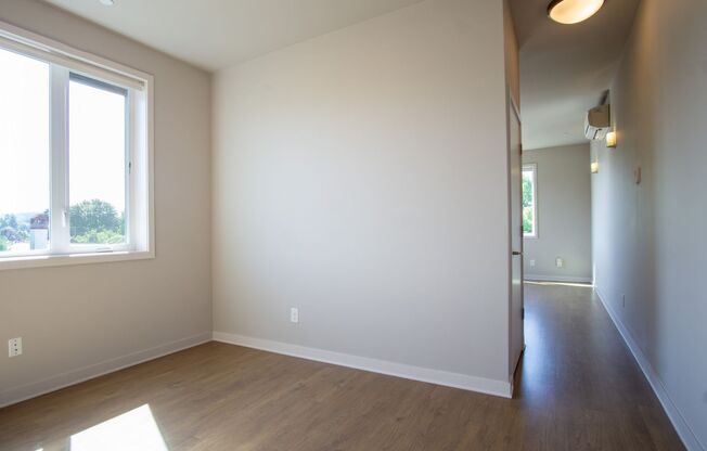 1 bed, 1 bath, $1,375, Unit 410