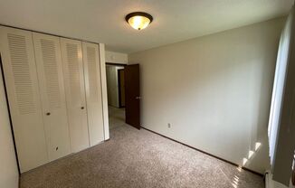 2 beds, 1 bath, $755, Unit 14