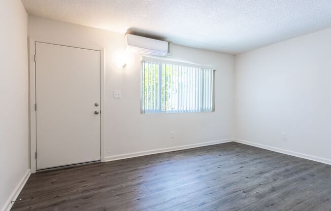 2 beds, 1 bath, 644 sqft, $1,850, Unit 4