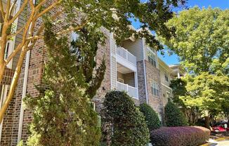 2700 PINE TREE LN