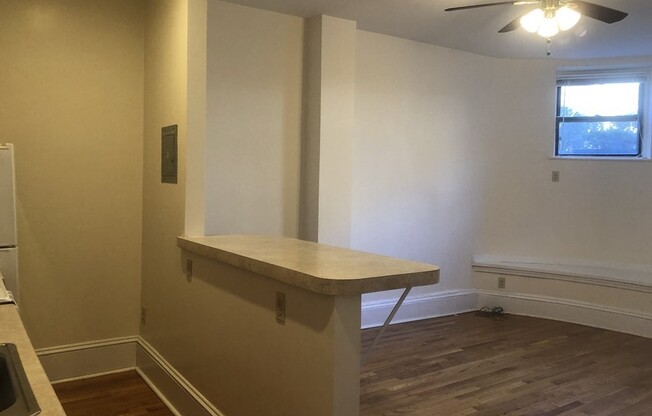 1 bed, 1 bath, 650 sqft, $2,300, Unit 9