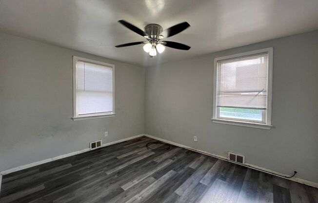 2 beds, 1 bath, $1,100, Unit Unit 3