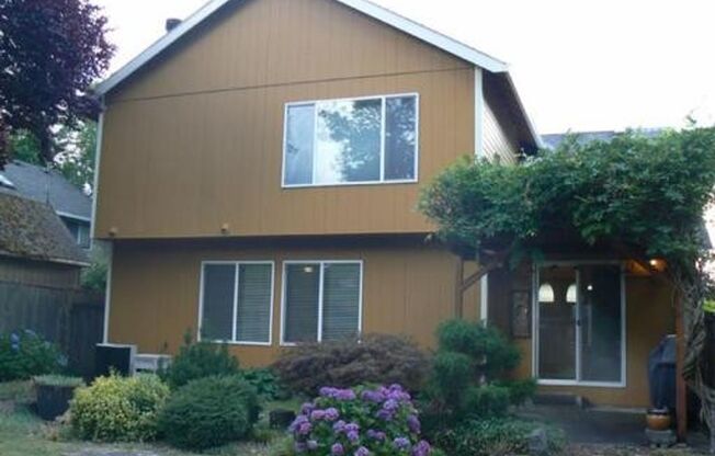 3 beds, 2.5 baths, $2,395