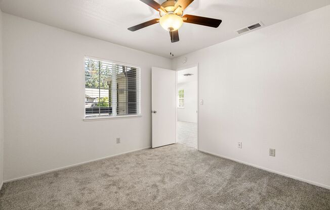 2 beds, 1 bath, 825 sqft, $1,570, Unit 50