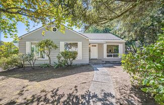 3 bed/2 ba home in Seattle's Maple Leaf neighborhood