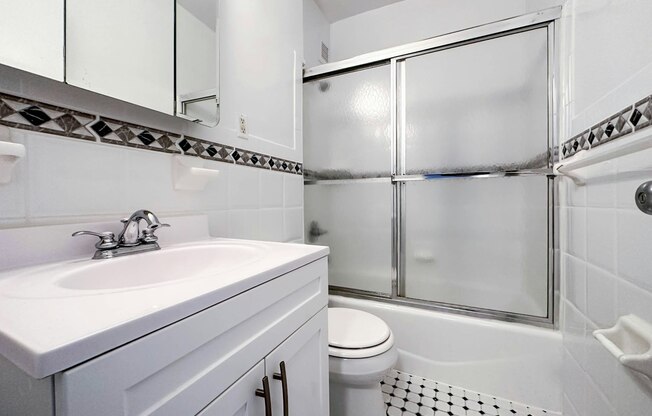 1 bed, 1 bath, $4,300, Unit 20M