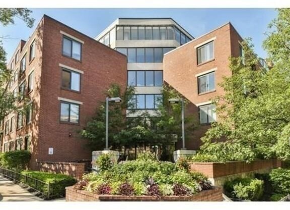 4 beds, 3.5 baths, 1,900 sqft, $5,800, Unit T8