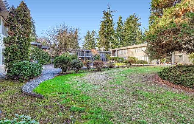 2 beds, 1 bath, 900 sqft, $2,200, Unit Apt. 110