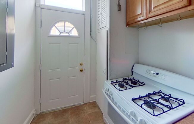 2 beds, 1 bath, 1,000 sqft, $1,860, Unit 3031 N. Calvert St. D6