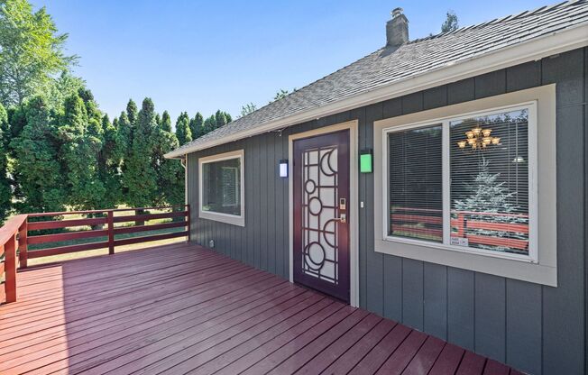 Kennydale Rambler with parking- Close to Lake Washington