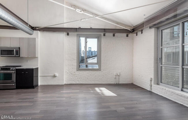 1 bed, 1 bath, 830 sqft, $2,950, Unit 220