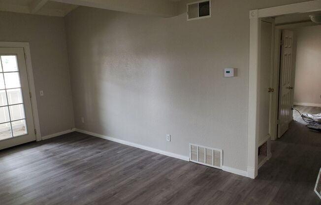 2 beds, 1 bath, $2,600