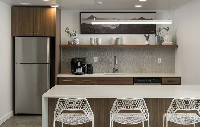 Fitted Kitchen With Island Dining at The Fowler, Idaho
