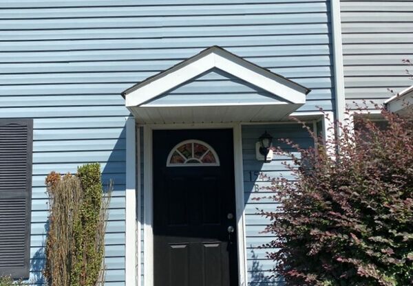 154 B DELMAR LN