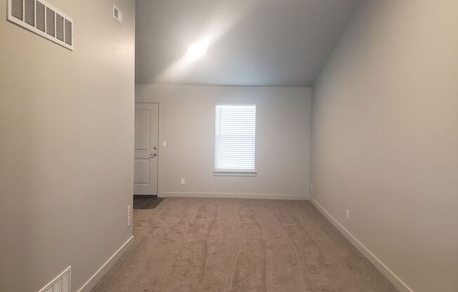 2 beds, 1 bath, $1,300