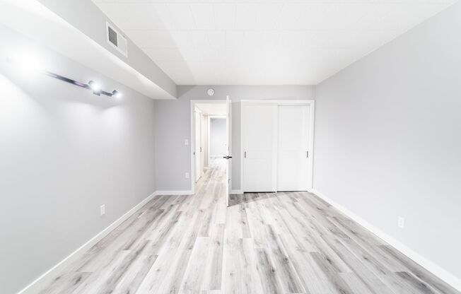 2 beds, 1 bath, 917 sqft, $1,695, Unit 403