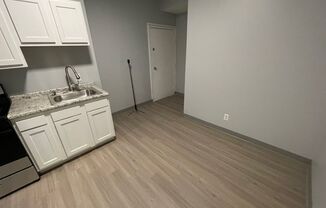 Studio, 1 bath, 600 sqft, $599, Unit Unit 8