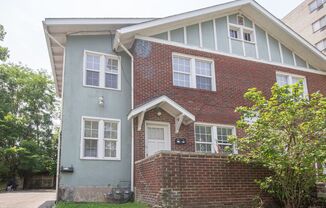 2 beds, 1 bath, $1,500, Unit 200