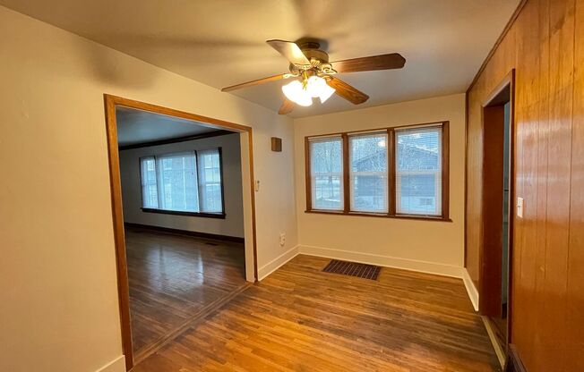 2 beds, 1 bath, $1,299, Unit Upper