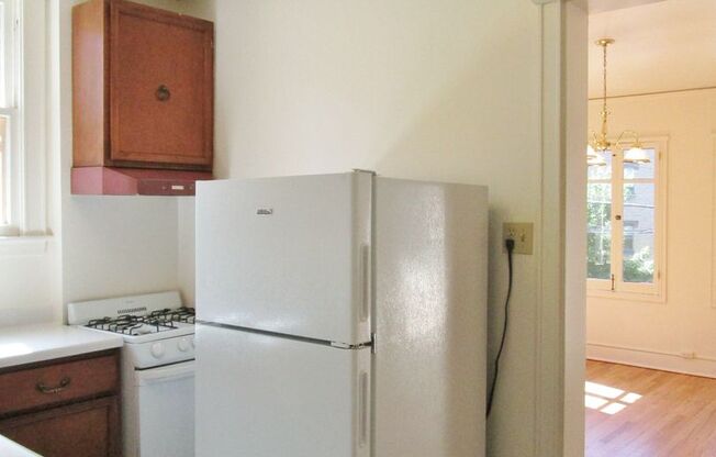 2 beds, 1 bath, $1,945, Unit 10