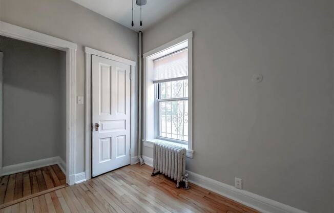 326 34 W DICKENS