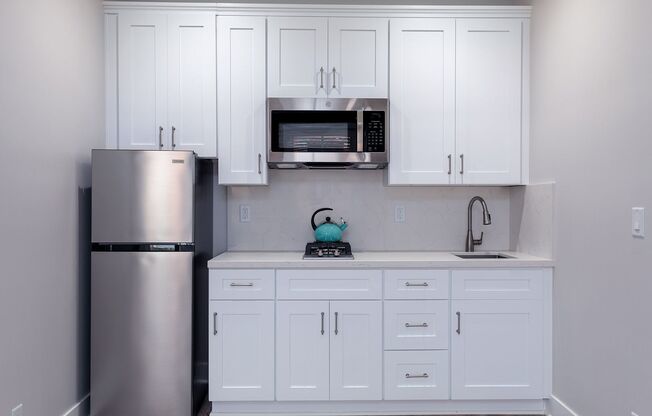 Studio, 1 bath, 295 sqft, $1,950, Unit 212