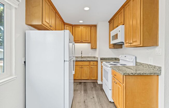 2 beds, 1 bath, $2,295, Unit 528