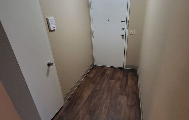 1 bed, 1 bath, 850 sqft, $950, Unit 9-923