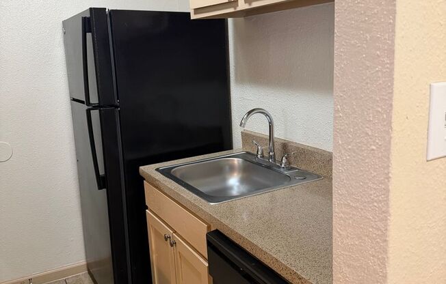 2 beds, 2 baths, 844 sqft, $1,155, Unit 211