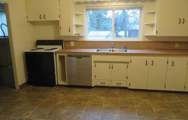 3 beds, 1 bath, $1,495