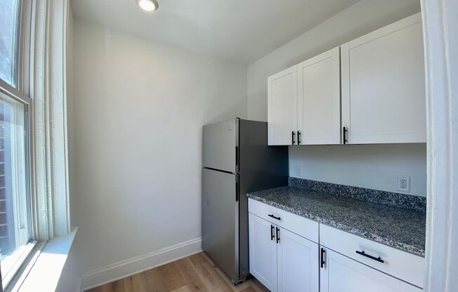 3 beds, 1 bath, 800 sqft, $2,550, Unit Unit 2