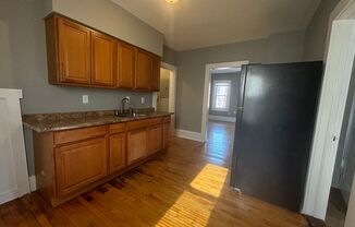 2 beds, 1 bath, $1,025, Unit Unit 3