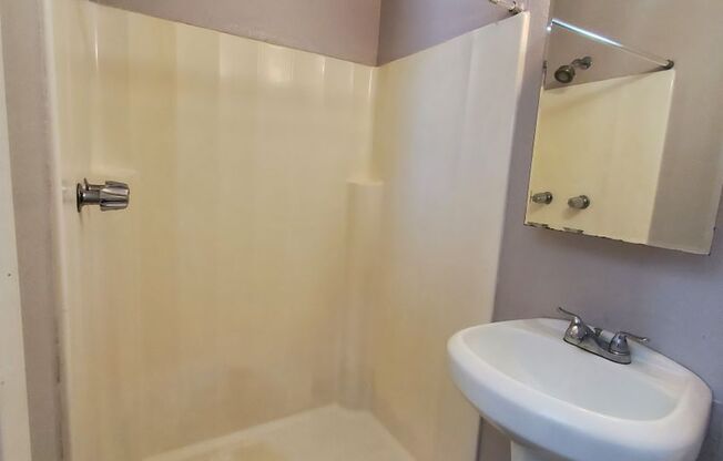 Studio, 1 bath, 495 sqft, $700, Unit Unit 39