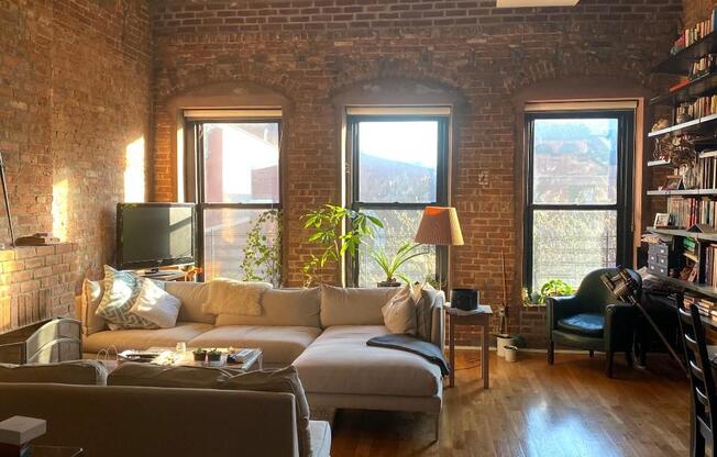 246 W 132 ST