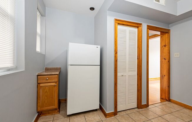 2 beds, 1 bath, $2,010, Unit 2746-2