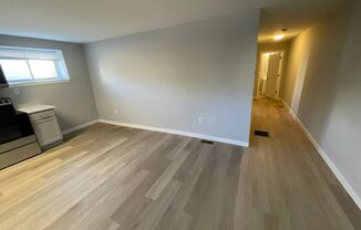 2 beds, 1 bath, $1,400, Unit 1F