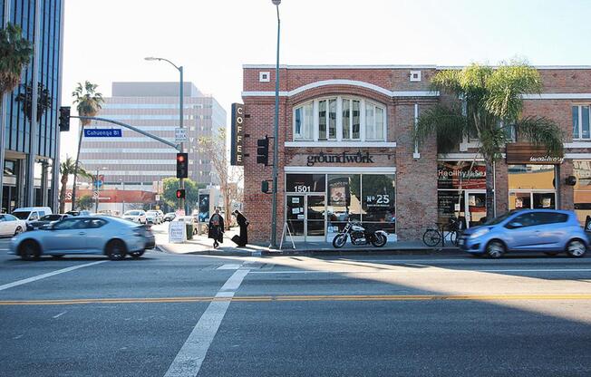 a car stopped at a traffic light on a city street