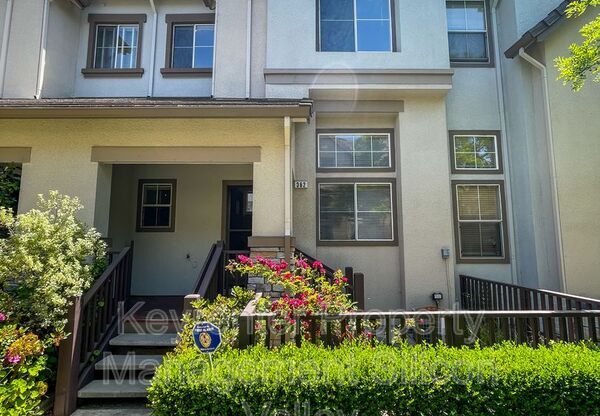 362 FLOWER LN