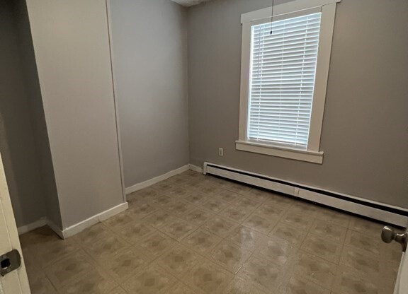 3 beds, 1 bath, 1,150 sqft, $3,200, Unit 1