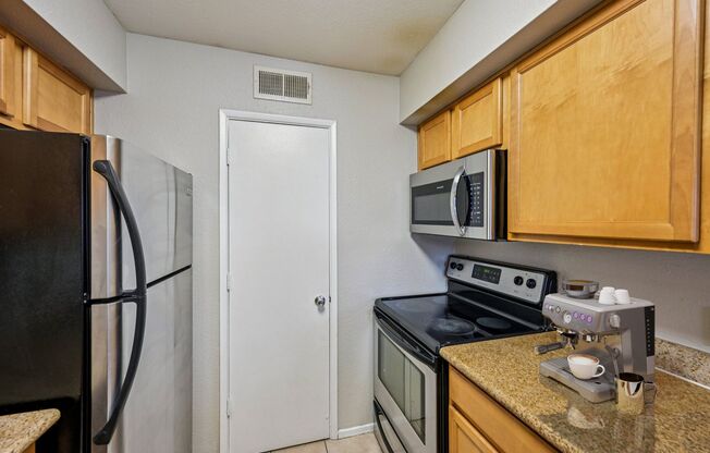 3 beds, 2 baths, 1,140 sqft, $1,649, Unit 2050