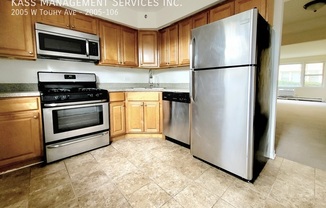 2005 W Touhy Ave