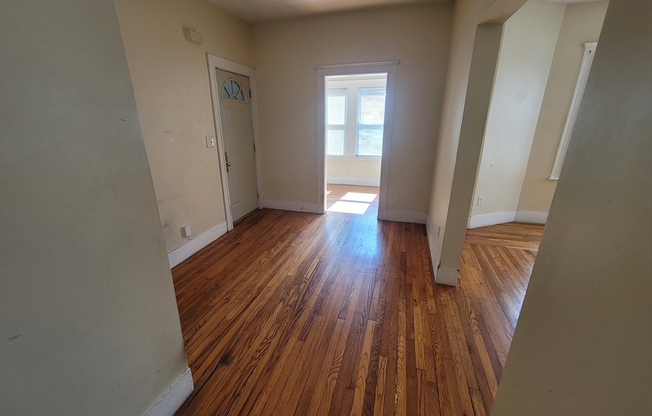 3 beds, 1 bath, 1,600 sqft, $3,300, Unit 2