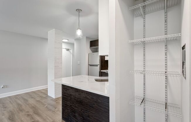 2 beds, 1 bath, 589 sqft, $2,100, Unit 244