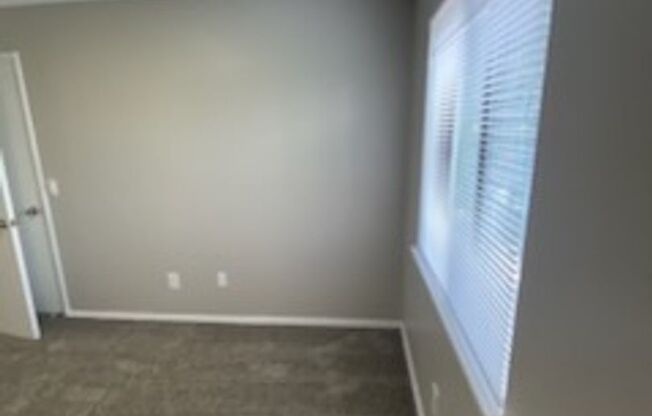 2 beds, 1 bath, 1,105 sqft, $875, Unit 2703-304