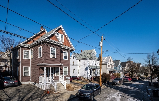 128 WALNUT ST