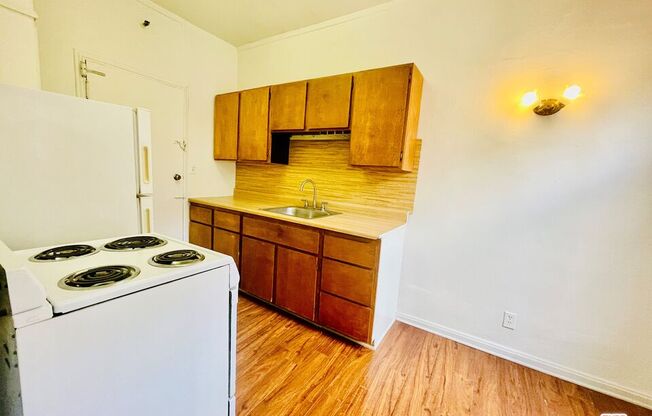 Studio, 1 bath, $1,570, Unit 403