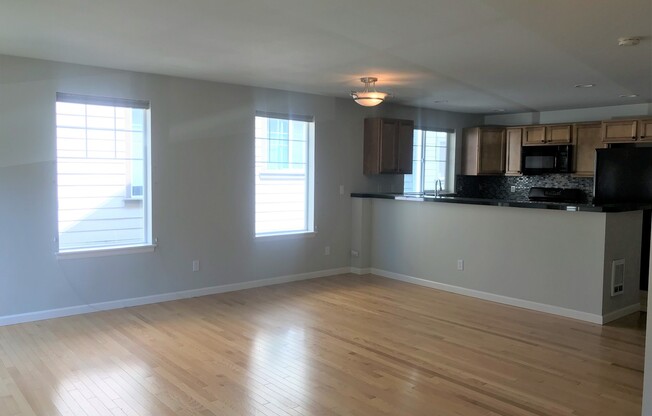 Beautiful Townhouse Near Green Lake