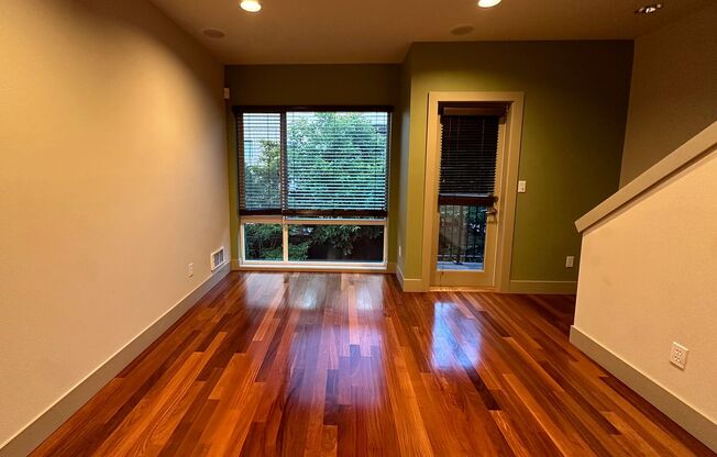 Charming North Beacon Hill 3 bed/2.5 bath with Parking! Available Now