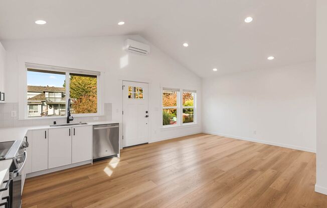 Beautifully Remodeled 2 Bedroom 1907 Home in Desirable Loyal Heights