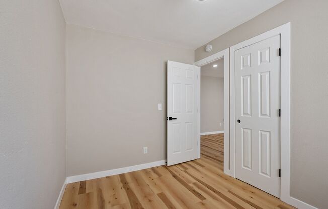 3 beds, 1 bath, 864 sqft, $1,649, Unit #37